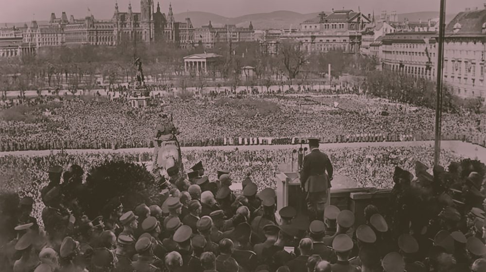 Ansprache Hitlers 1938 auf dem Helden-Platz in Wien (Foto: BArch, Bild 183-1987-0922-500, CC-BY-SA 3.0)