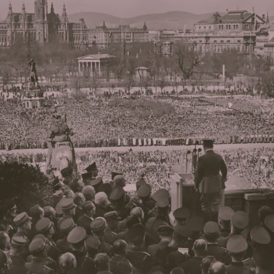Ansprache Hitlers 1938 auf dem Helden-Platz in Wien (Foto: BArch, Bild 183-1987-0922-500, CC-BY-SA 3.0)
