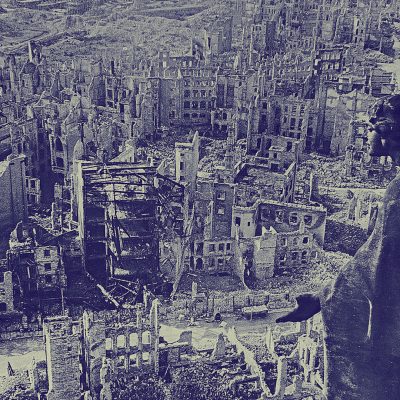 Blick vom Rathausturm auf das zerstörte Dresden (Foto: Walter Hahn, Deutsche Fotothek)