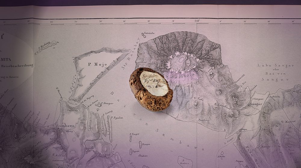 Brot aus dem Hungerjahr 1817 und Karte mit Vulkan Tambora (Quelle: Heimatmuseum Treuchtlingen)