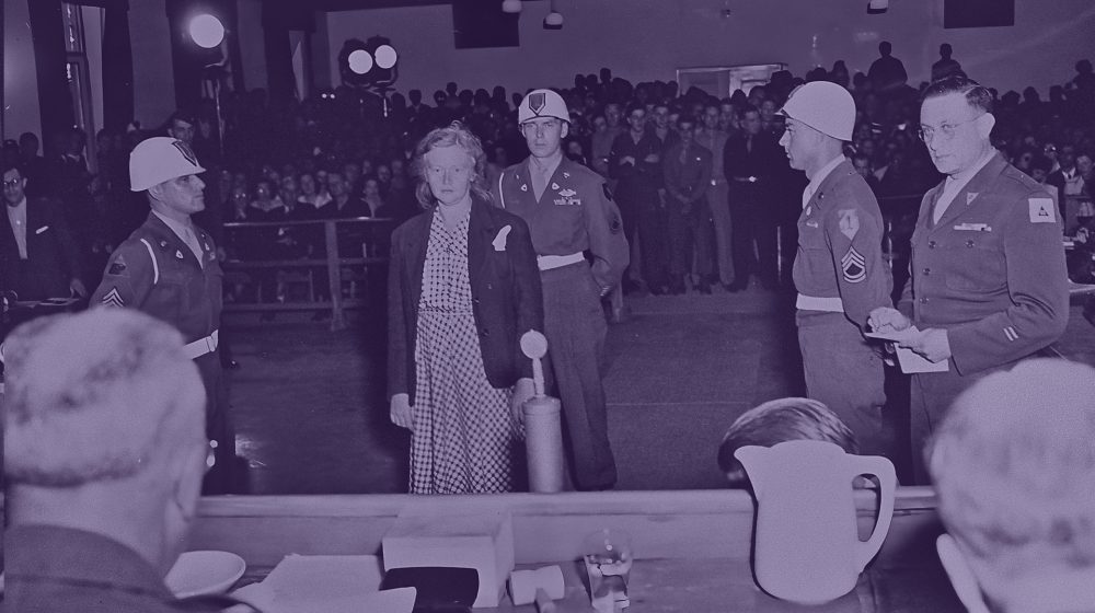 Angeklagte Ilse Koch im Buchenwald-Prozess (Quelle: Holocaust Museum)