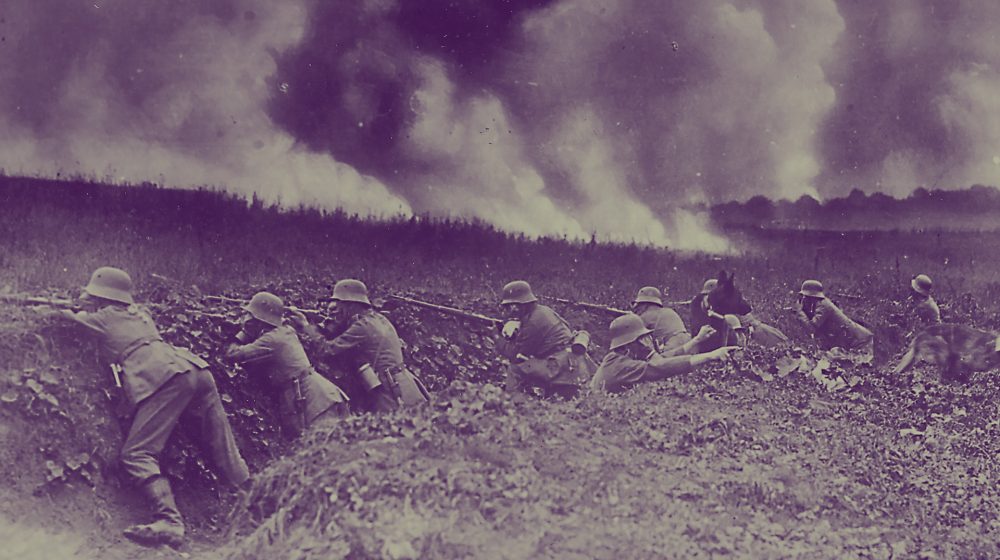 Deutsche Soldaten während eines Gasangriffs (Quelle: Nationaal Archief Niederlande)