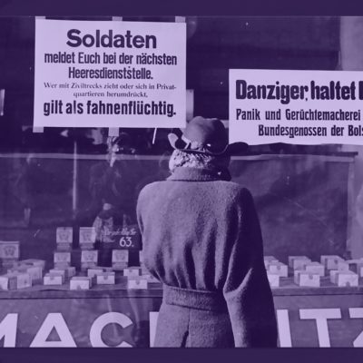 Plakate in Danzig 1945 (Quelle: BArch Bild 146-1996-030-12A, CC-BY-SA 3.0)