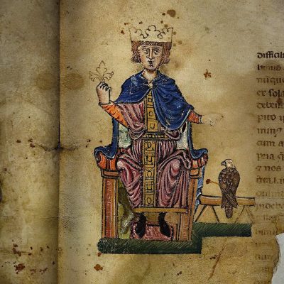 Thronender Friedrich in De arte venandi cum avibus (Quelle: Public Domain)