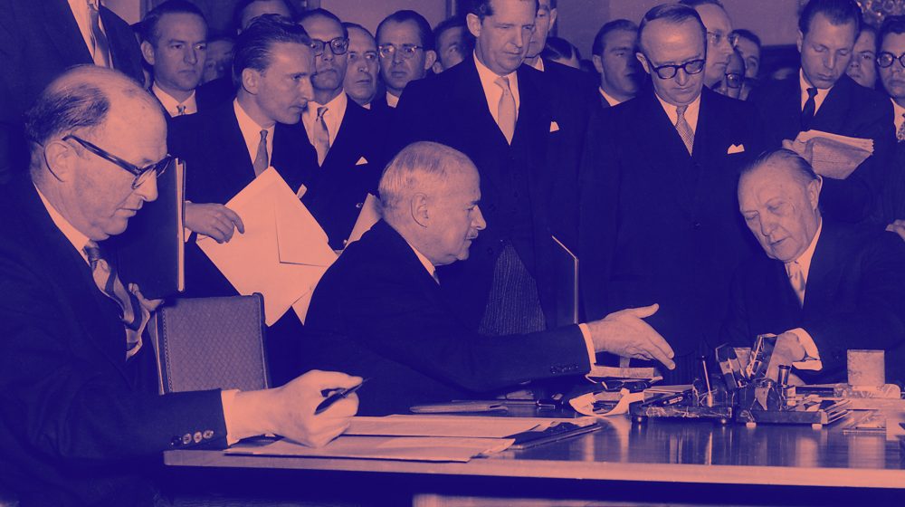 Feierliche Ratifizierung des Deutschlandvertrags im Bonner Palais Schaumburg (Quelle: AKG2774916)