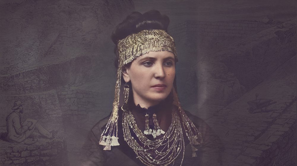 Sophia Schliemann mit Schmuck aus dem Troja-Schatz (Quelle: Public, digital koloriert)