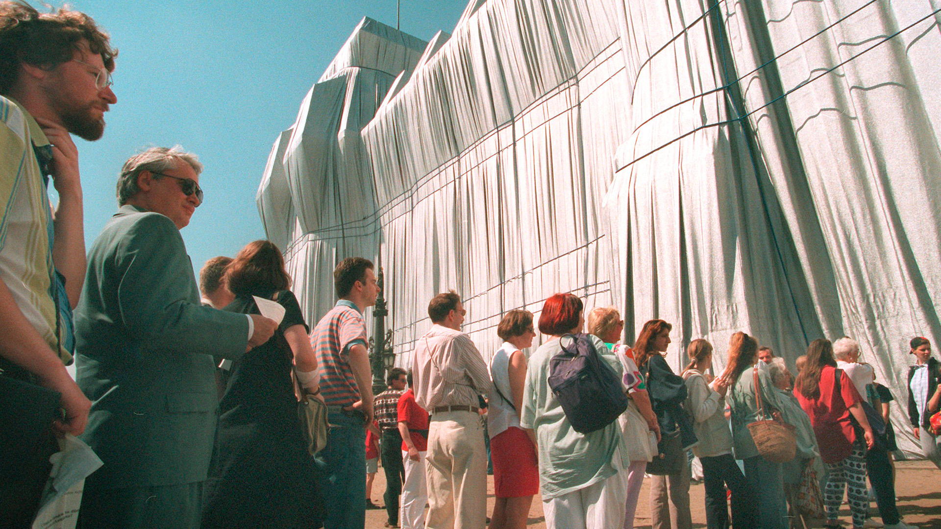 The wrapping of the Reichstag