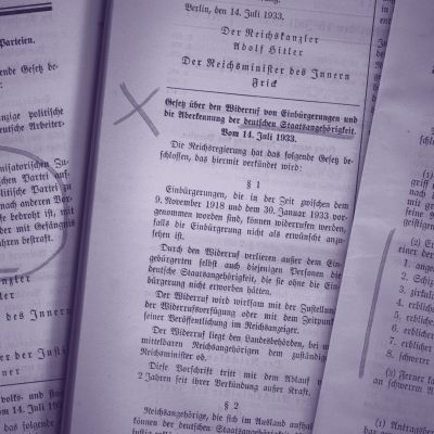 3 Blätter mit den entsprechenden Gesetzen aus dem Reichsgesetzblatt 1933 (Quelle: Public)