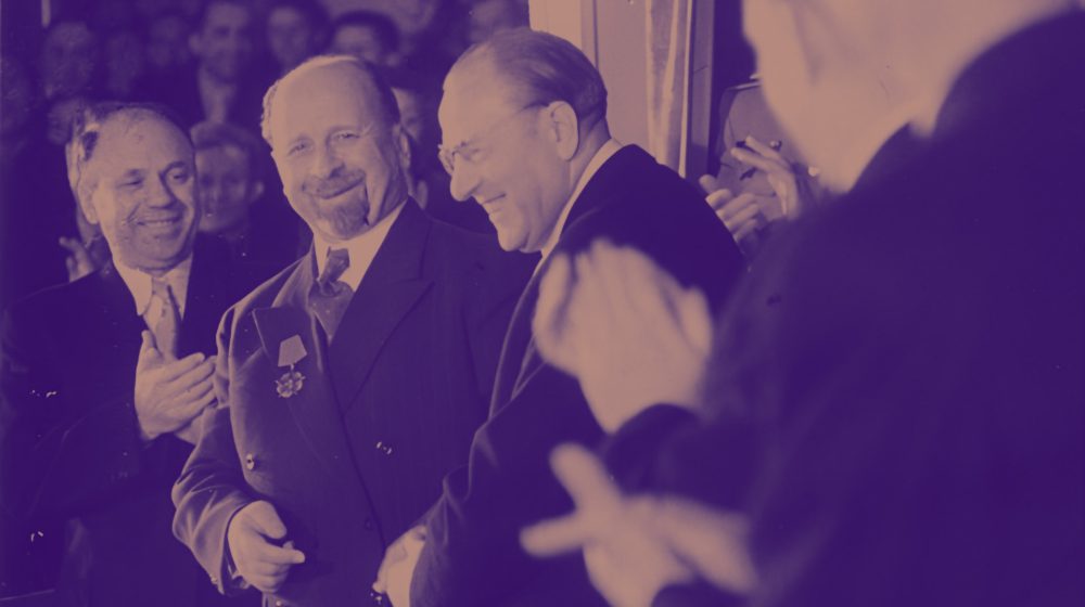 Verleihung des Karl-Marx-Ordens an Walter Ulbricht (Quelle: Bundesarchiv, Bild 183-19634-0001, CC-BY-SA 3.0)