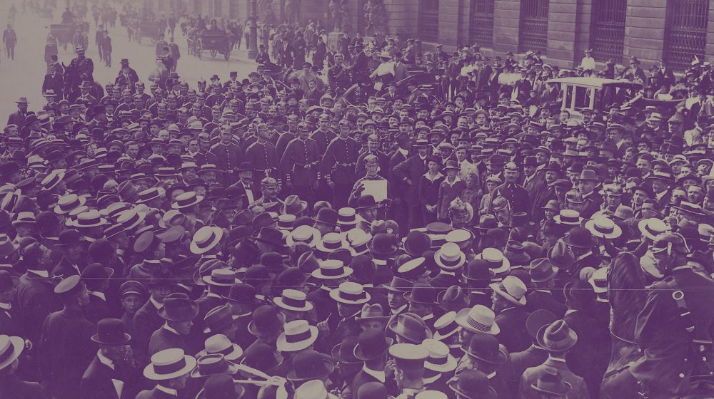 Verlautbarung der Kriegsgefahr vor dem Berliner Zeughaus (Quelle: Bulgarian Archives State Agency)