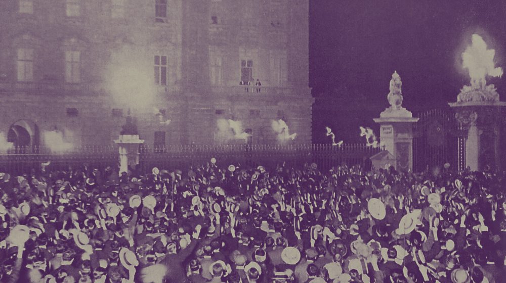 Jubelnde Briten vor dem Buckingham Palace nach der Kriegserklärung (Quelle: Public)