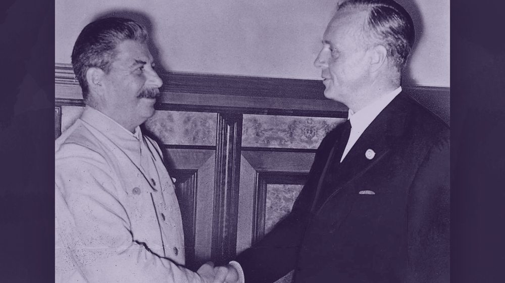 Stalin und der deutsche Reichsaußenminister Joachim von Ribbentrop (Quelle: Bundesarchiv, Bild 183-H27337,  CC-BY-SA 3.0)