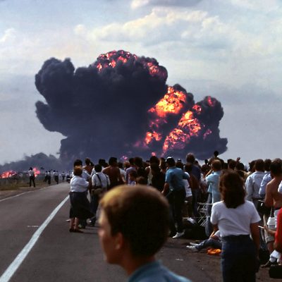 Publikum auf dem Flugfeld (Quelle: Marc Heesters, www.heesters.eu)