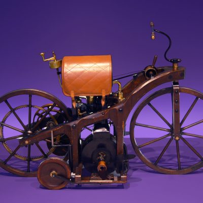 Daimler-Reitwagen im Mercedes Benz-Museum (Quelle: Wladyslaw, CC BY-SA 2.0)