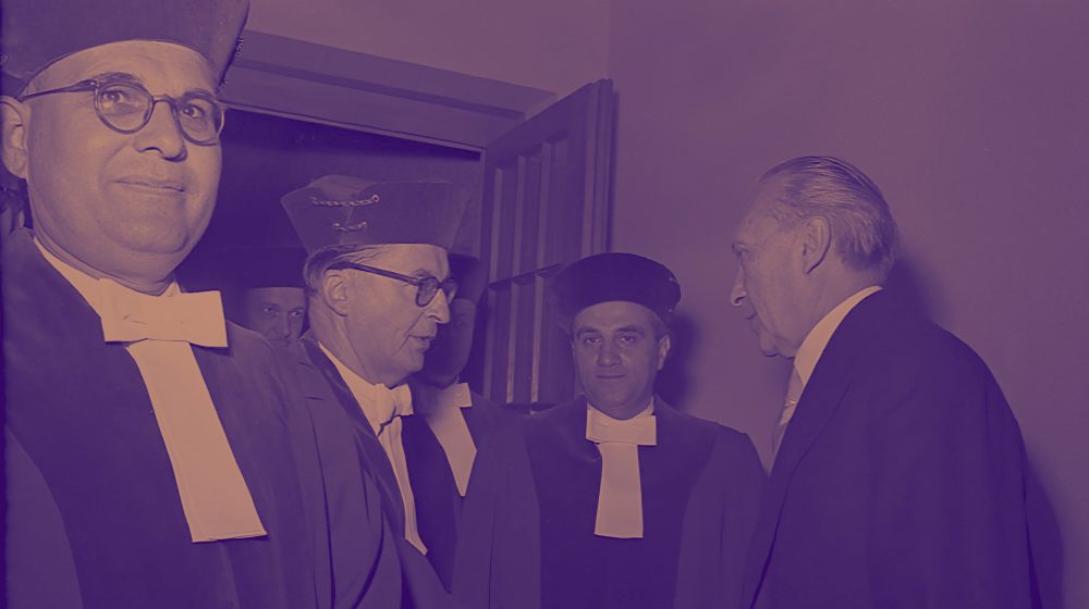 Eröffnung des Bundesverfassungsgerichts, rechts Kanzler Adenauer (Quelle: Stadtarchiv Karlsruhe 8/BA Schlesiger A1/62/1/2)