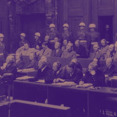 Anklagebank des Nürnberger Hauptkriegsverbrecher-Prozesses (Quelle: Public Domain)