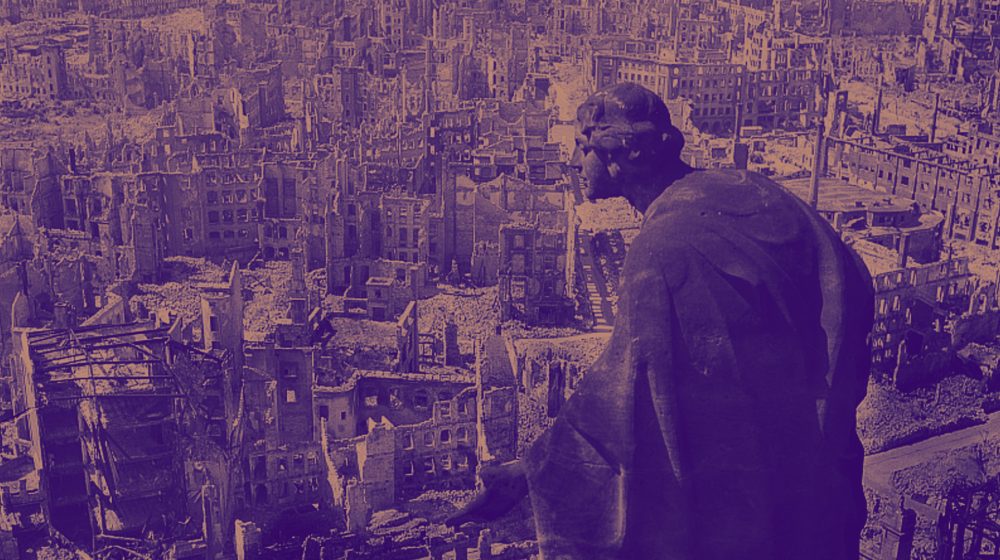 Blick vom Rathausturm auf Dresden 1945 (Quelle: Richard Peter, Deutsche Fotothek, CC BY-SA 3.0 DE)