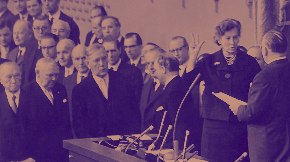 Vereidigung der Ministerin für Volksgesundheit Elisabeth Schwarzhaupt (Quelle: akg-images / picture-alliance / dpa)