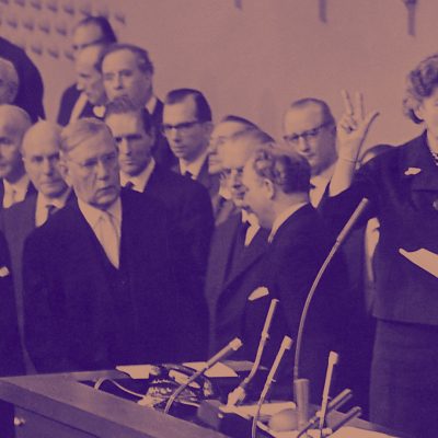 Vereidigung der Ministerin für Volksgesundheit Elisabeth Schwarzhaupt (Quelle: akg-images / picture-alliance / dpa)