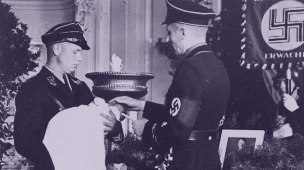 „Namensweihe“ vor SS-Standarte 