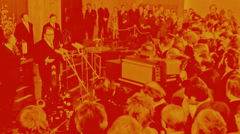 Pressekonferenz zur Unterzeichnung des Grundlagenvertrags mit DDR-Staatssekretär Dr. Michael Kohl und BRD-Bundesminister Egon Bahr (Quelle: Foto: Hubert Link, BArch, B 183-L1221-0024, CC-BY-SA 3.0)