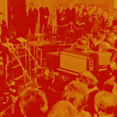 Pressekonferenz zur Unterzeichnung des Grundlagenvertrags mit DDR-Staatssekretär Dr. Michael Kohl und BRD-Bundesminister Egon Bahr (Quelle: Foto: Hubert Link, BArch, B 183-L1221-0024, CC-BY-SA 3.0)