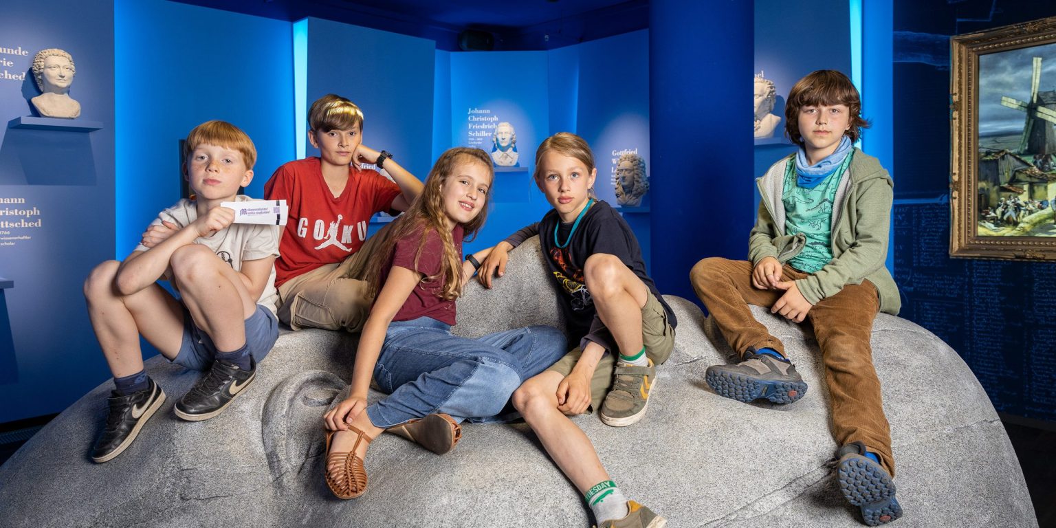 Kinder im Raum der Epoche Aufklaerung im Deutschlandmuseum
