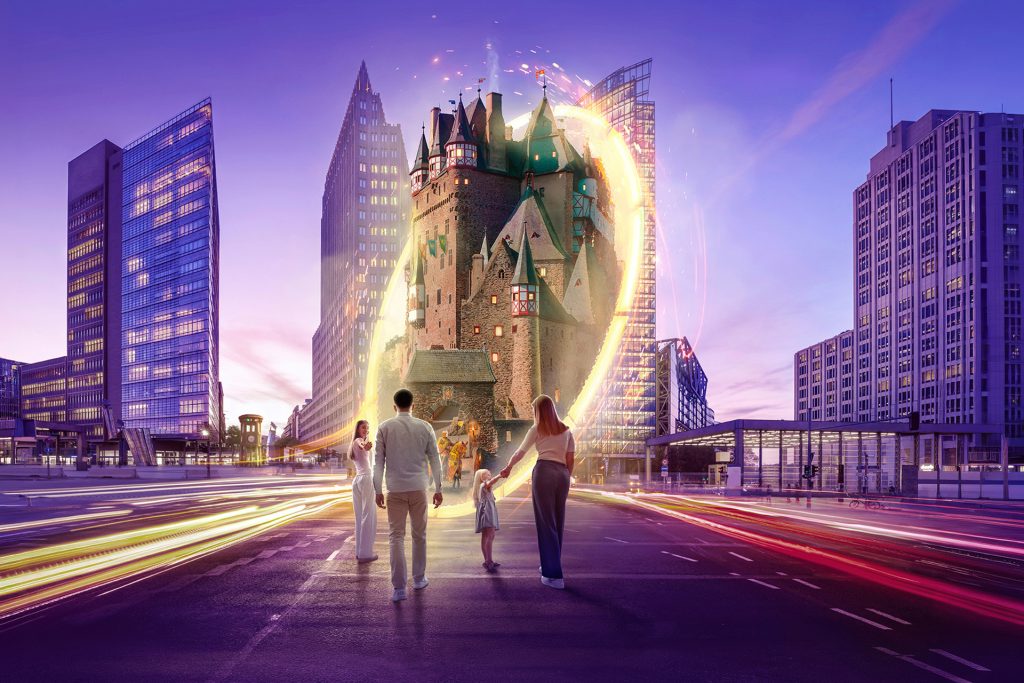 Advertisement featuring a family at Potsdamer Platz in front of the entrance to the Deutschlandmuseum