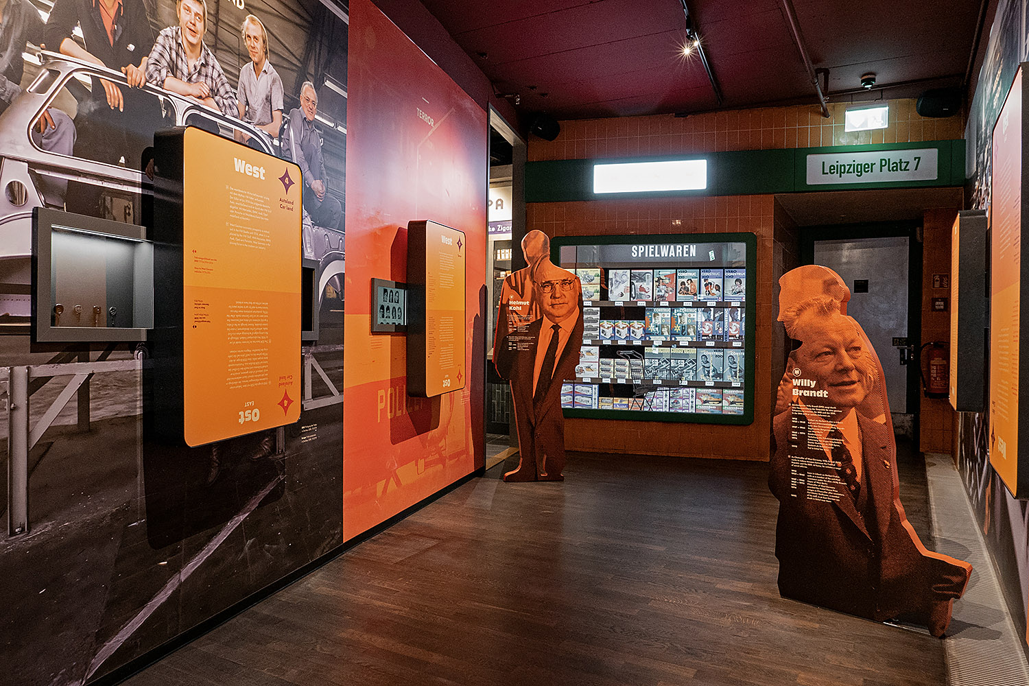 Ausstellungsraum des Deutschlandmuseums: Epoche Zwei Staaten